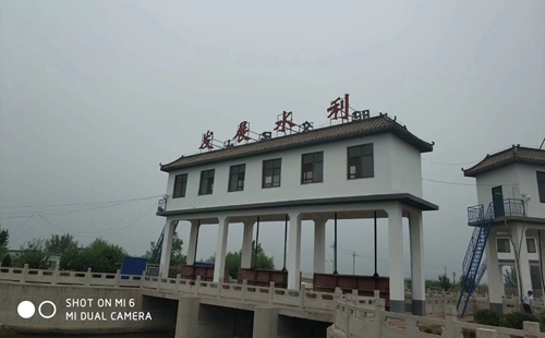 邯鄲市東風(fēng)渠采用我司地表水岸邊站水質(zhì)在線(xiàn)監(jiān)測(cè)系統(tǒng)